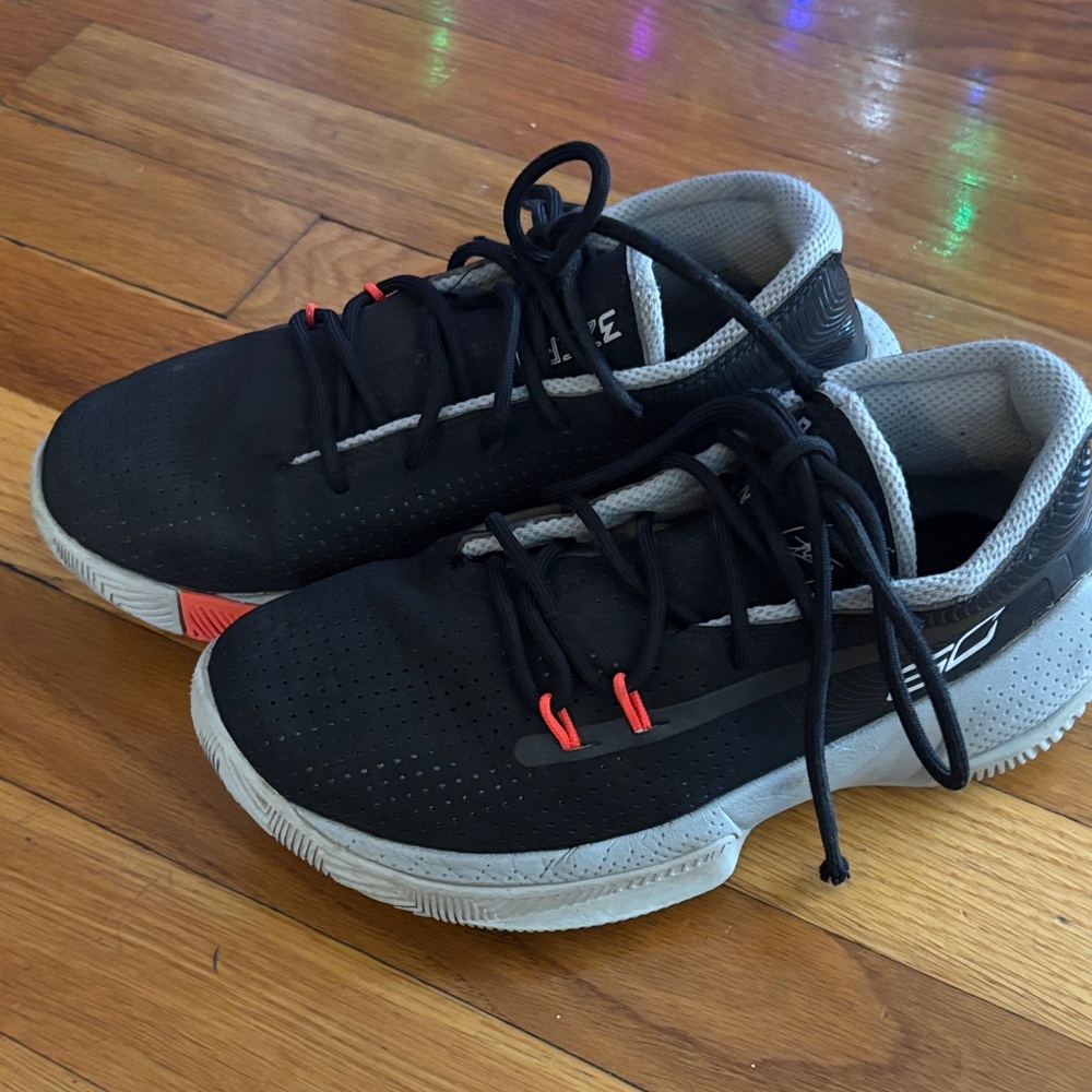 Steph Curry black sneakers
